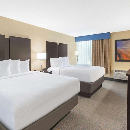 Days Inn & Suites By Wyndham Grand Rapids Near Downtown وايومنغ المظهر الخارجي الصورة
