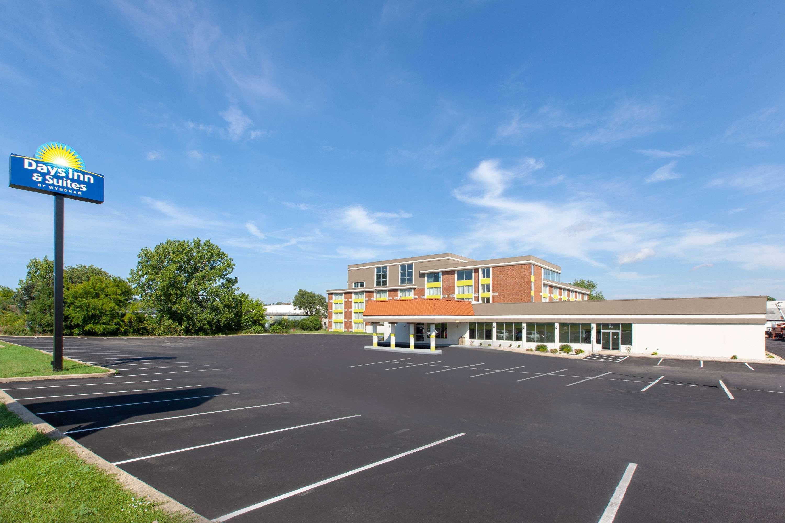 Days Inn & Suites By Wyndham Grand Rapids Near Downtown وايومنغ المظهر الخارجي الصورة