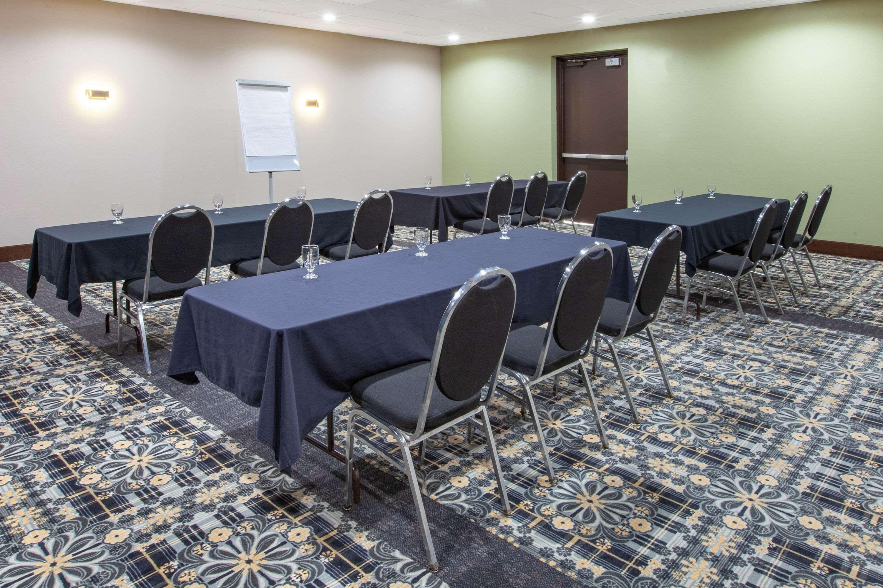Days Inn & Suites By Wyndham Grand Rapids Near Downtown وايومنغ المظهر الخارجي الصورة