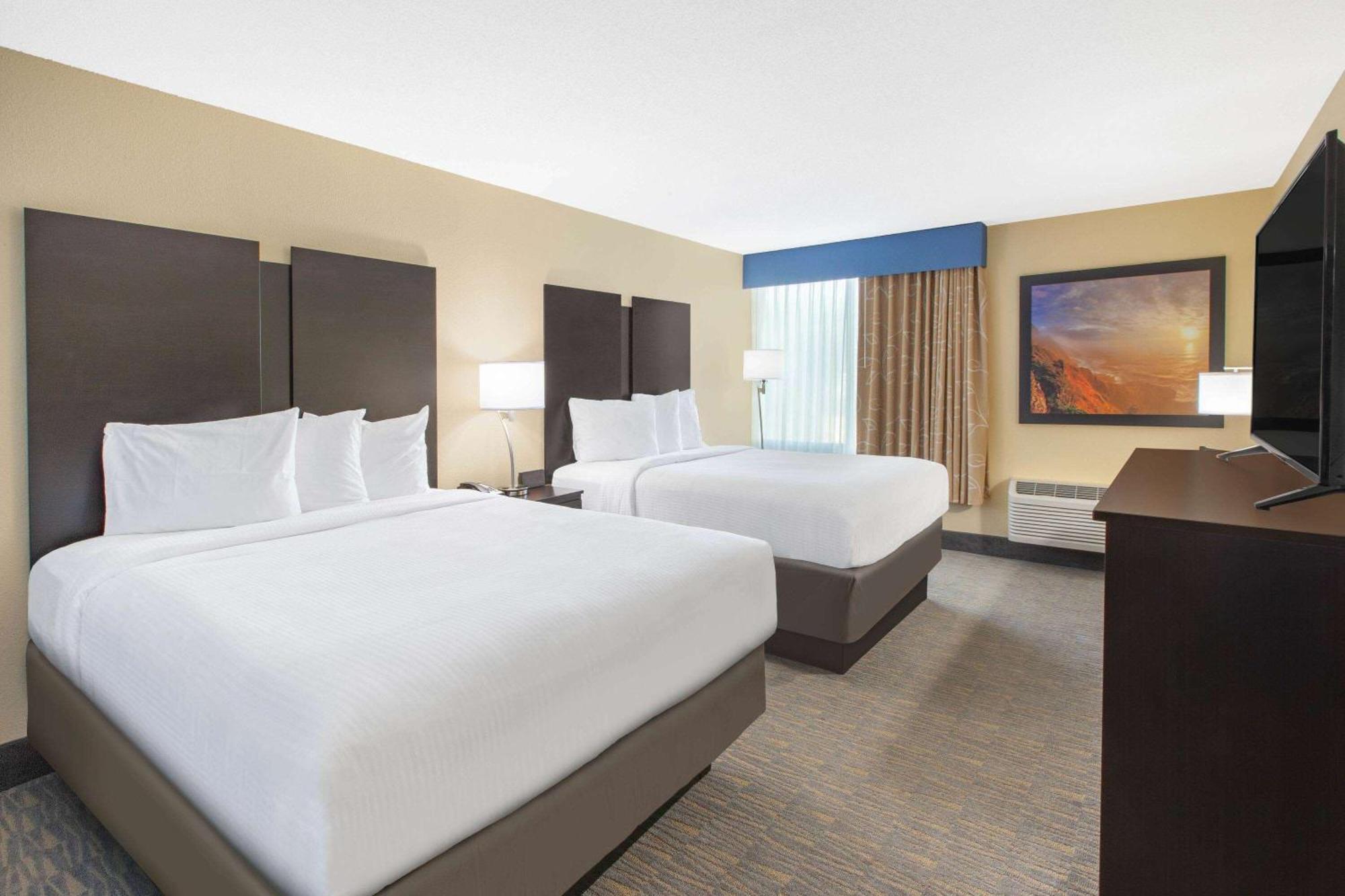 Days Inn & Suites By Wyndham Grand Rapids Near Downtown وايومنغ المظهر الخارجي الصورة